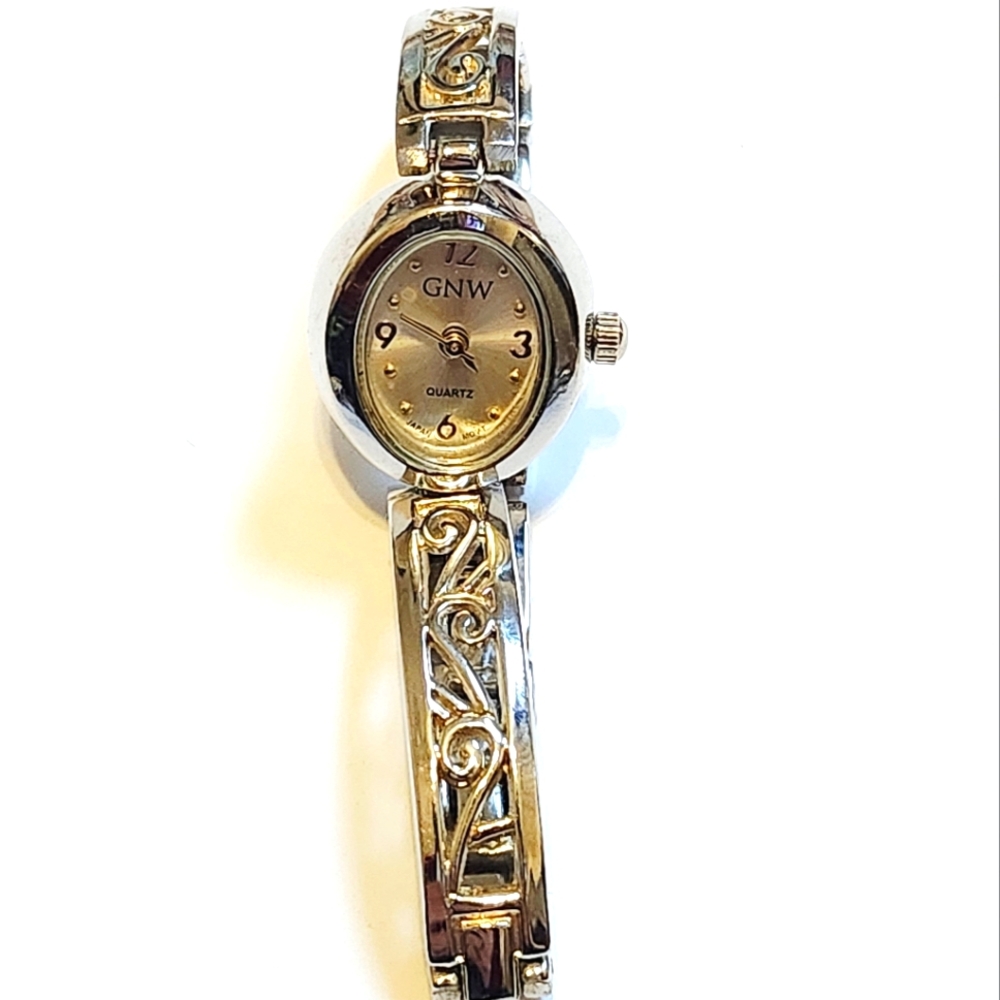 GNW Women's Silver Toned Watch Needs Battery